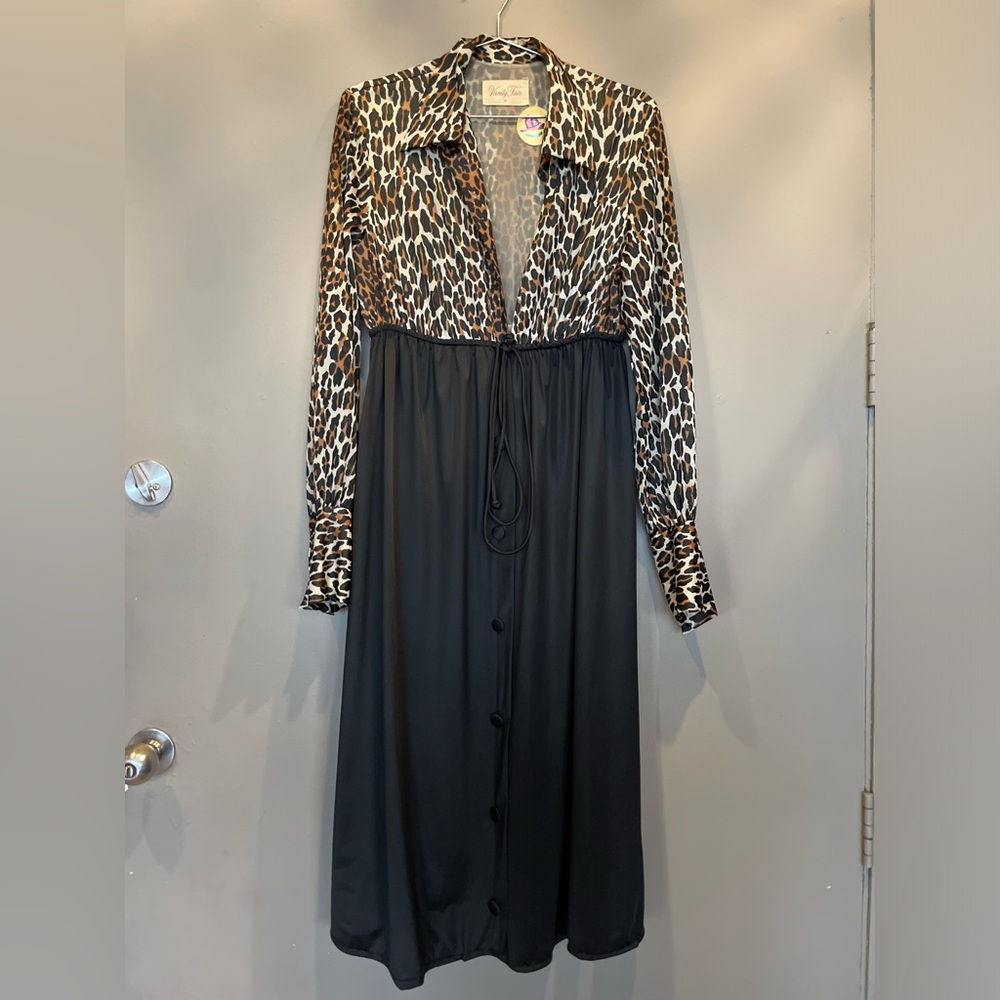Vanity Fair Leopard Print Robe - image 2